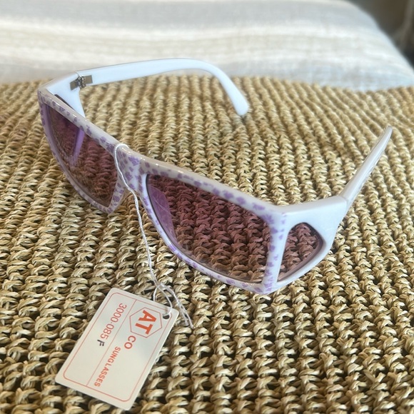 R.O.C Taiwan Lavender and White Sunglasses NWT - Picture 1 of 7